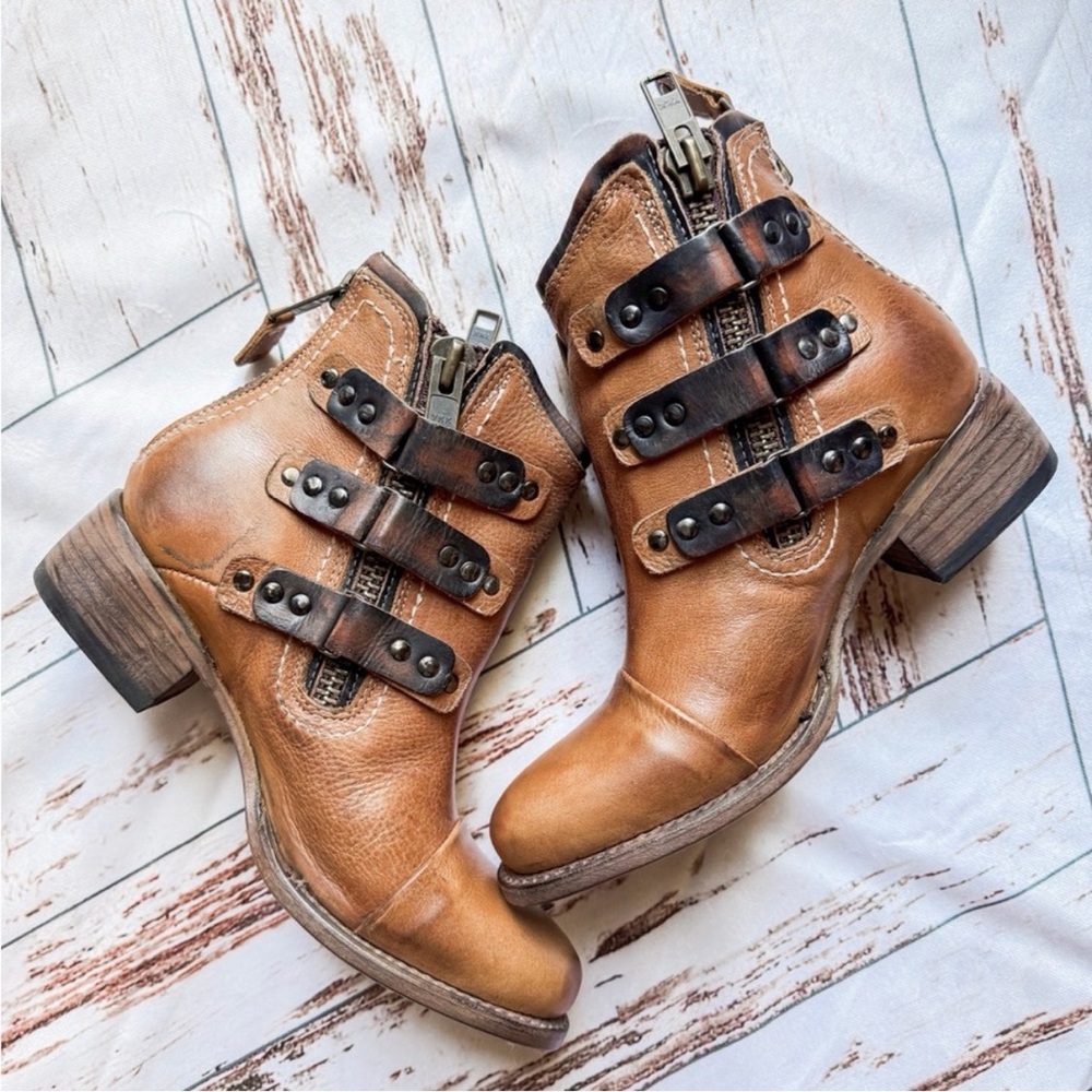 FreeBird Grecko Cognac Bootie